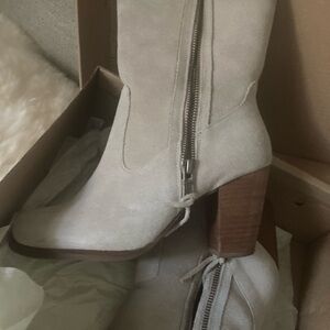Ugg boots with heel and side zip